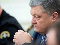 Президент Украины Петр Порошенко на заседании Совета национальной безопасности и обороны Украины Президент Украины Петр Порошенко на заседании Совета национальной безопасности и обороны Украины