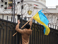 Участник акции протеста у консульства России в Одессе Участник акции протеста у консульства России в Одессе