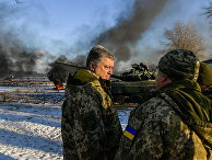 Президент Украины Петр Порошенко во время военных учений в Черниговской области Президент Украины Петр Порошенко во время военных учений в Черниговской области