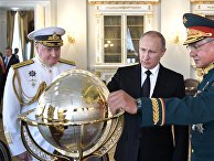 Президент РФ В. Путин принимает участие в торжествах по случаю Дня ВМФ РФ Президент РФ В. Путин принимает участие в торжествах по случаю Дня ВМФ РФ