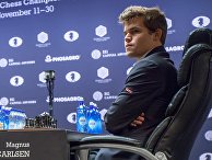 Гроссмейстер Магнус Карлсен в тай-брейке матча за звание чемпиона мира по шахматам 2016 в Нью-Йорке Гроссмейстер Магнус Карлсен в тай-брейке матча за звание чемпиона мира по шахматам 2016 в Нью-Йорке
