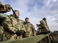 Президент Украины Петр Порошенко и командующий Десантно-штурмовыми войсками ВС Украины Михаил Забродский во время тактических учений десантно-штурмовых войск в Житомирской области. 21 ноября 2018 Президент Украины Петр Порошенко и командующий Десантно-штурмовыми войсками ВС Украины Михаил Забродский во время тактических учений десантно-штурмовых войск в Житомирской области. 21 ноября 2018
