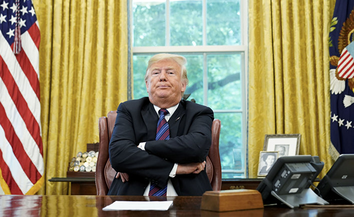 Президент США Дональд Трамп в Овальном кабинете Белого дома в Вашингтоне. 27 августа 2018 года