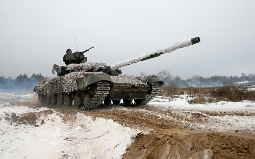 Украинские солдаты во время военных маневров в Черниговской области, Украина Украинские солдаты во время военных маневров в Черниговской области, Украина