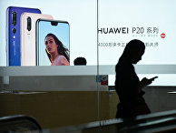 Витрина магазина Huawei в Пекине Витрина магазина Huawei в Пекине
