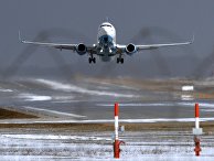 Самолет Boeing 737-800 авиакомпании FlyDubai совершает посадку в аэропорту "Внуково" в Москве Самолет Boeing 737-800 авиакомпании FlyDubai совершает посадку в аэропорту "Внуково" в Москве