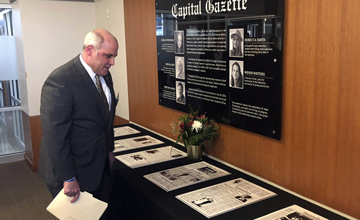 Мемориал в честь пятерых журналистов Capital Gazette из Аннаполиса, застреленных во время атаки на редакцию издания