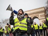 Акция протеста автомобилистов "жёлтые жилеты" в Париже Акция протеста автомобилистов "жёлтые жилеты" в Париже