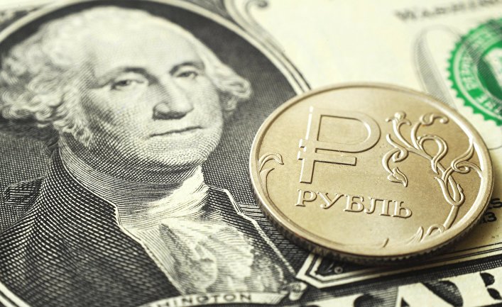 Монета номиналом один рубль на банкноте один доллар США Монета номиналом один рубль на банкноте один доллар США