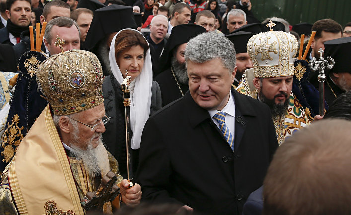Вселенский Патриарх Варфоломей I, президент Украины Петр Порошенко и митрополит Епифаний в Стамбуле