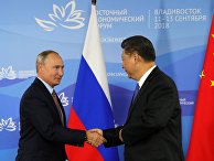 Президент РФ Владимир Путин и председатель КНР Си Цзиньпин на пресс-конференции по итогам встречи на полях IV Восточного экономического форума Президент РФ Владимир Путин и председатель КНР Си Цзиньпин на пресс-конференции по итогам встречи на полях IV Восточного экономического форума