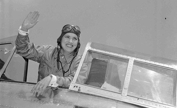 Жаклин Кокран после перелета из Нью-Йорка в Майами в 1937 году