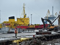 Рабочие в терминале Мариупольского порта Рабочие в терминале Мариупольского порта