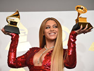 Певица Бейонсе во время 59-й ежегодной премии Grammy music Awards Певица Бейонсе во время 59-й ежегодной премии Grammy music Awards