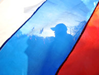 Силуэт пророссийского активиста за флагом России в Евпатории, Крым Силуэт пророссийского активиста за флагом России в Евпатории, Крым