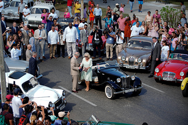 Принц Чарльз и Камилла, герцогиня Корнуольская на мероприятии British Classic Car в Гаване Принц Чарльз и Камилла, герцогиня Корнуольская на мероприятии British Classic Car в Гаване