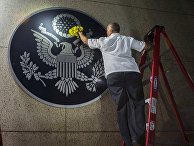 Герб США в посольстве США в Гаване Герб США в посольстве США в Гаване
