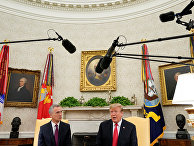 Президент США Дональд Трамп во время встречи с генеральным секретарем НАТО Йенсом Столтенбергом Президент США Дональд Трамп во время встречи с генеральным секретарем НАТО Йенсом Столтенбергом