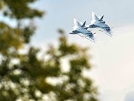 Многофункциональные истребители Су-57 во время демонстрационных полетов в рамках Международного военно-технического форума "Армия-2018" на аэродроме "Кубинка" Многофункциональные истребители Су-57 во время демонстрационных полетов в рамках Международного военно-технического форума "Армия-2018" на аэродроме "Кубинка"