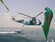 Вертолет иранских ВМС недалеко от порта Бендер-Аббас Вертолет иранских ВМС недалеко от порта Бендер-Аббас