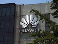 Логотип компании Huawei в Шанхае, Китай Логотип компании Huawei в Шанхае, Китай