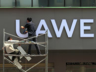 Установка логотипа Huawei в новом магазине в Куньмине Установка логотипа Huawei в новом магазине в Куньмине