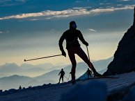 Спортсмены во время тренировки Спортсмены во время тренировки