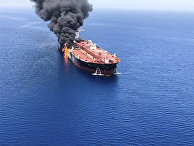 Нефтяной танкер горит в Оманском заливе Нефтяной танкер горит в Оманском заливе