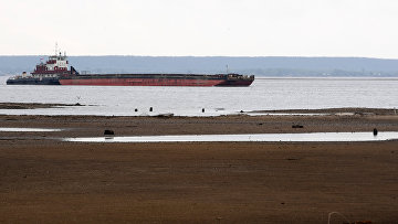 Понижение уровня воды в Волге