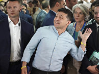 Президент Украины Владимир Зеленский на избирательном участке в Киеве Президент Украины Владимир Зеленский на избирательном участке в Киеве