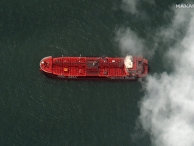 Захваченный британский нефтяной танкер в порту Бендер-Аббас, Иран Захваченный британский нефтяной танкер в порту Бендер-Аббас, Иран