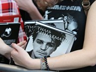 Солист Rammstein Тилль Линдеманн представил свою книгу в Москве Солист Rammstein Тилль Линдеманн представил свою книгу в Москве