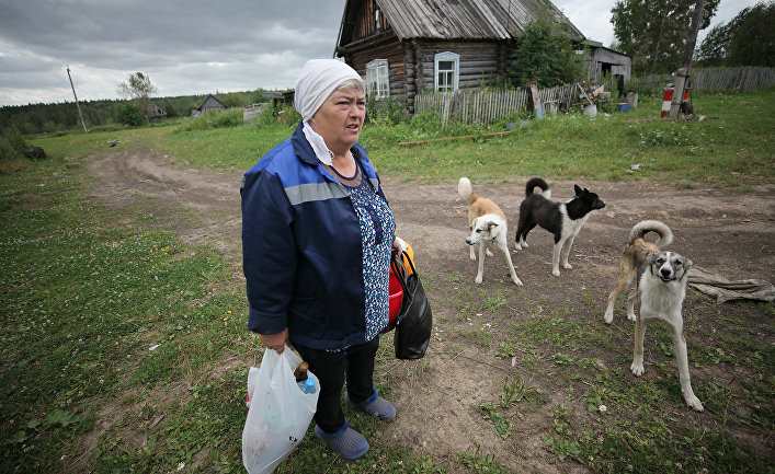 Почтальон Галина Ермолова в селе Пихтовое