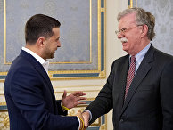 Советник по национальной безопасности США Джон Болтон и президент Украины Владимир Зеленский во время встречи в Киеве Советник по национальной безопасности США Джон Болтон и президент Украины Владимир Зеленский во время встречи в Киеве