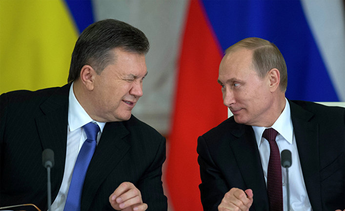 Президент России Владимир Путин (справа) и президент Украины Виктор Янукович