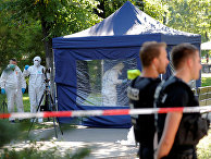 Полицейские осматривают место убийства грузина в Берлине Полицейские осматривают место убийства грузина в Берлине