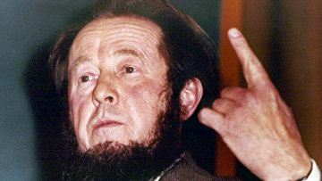 Писатель Александр Солженицын