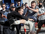 Драка сторонников ЛГБТ-сообщества и их противников в Харькове Драка сторонников ЛГБТ-сообщества и их противников в Харькове