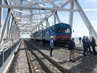 Тепловоз проехал в тестовом режиме по ж/д части Крымского моста Тепловоз проехал в тестовом режиме по ж/д части Крымского моста