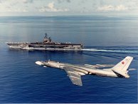 Ракетоносец Ту–16 облетает авианосец USS Ranger CV 61 в 1989 году Ракетоносец Ту–16 облетает авианосец USS Ranger CV 61 в 1989 году