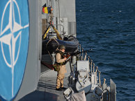 Румынский фрегат во время военных учений НАТО в Черном море Румынский фрегат во время военных учений НАТО в Черном море