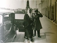 К. А. Хакимов сопровождает будущего короля Аравии Фейсала ибн Абдель Азиза ас-Сауда К. А. Хакимов сопровождает будущего короля Аравии Фейсала ибн Абдель Азиза ас-Сауда