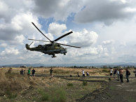 Российский ударный вертолет МИ-24 вылетает на боевое задание с аэродрома "Хмеймим", Сирия Российский ударный вертолет МИ-24 вылетает на боевое задание с аэродрома "Хмеймим", Сирия