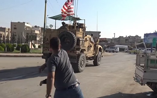 В Сирии американцев забросали камнями и гнилыми фруктами В Сирии американцев забросали камнями и гнилыми фруктами