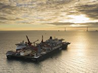 Судно-трубоукладчик Pioneering Spirit у Берегов Дании Судно-трубоукладчик Pioneering Spirit у Берегов Дании