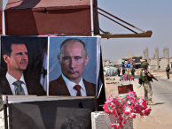 Плакаты президента РФ Владимира Путина и президента Сирии Башара Асада на контрольно-пропускном пункте Абу-Духур Плакаты президента РФ Владимира Путина и президента Сирии Башара Асада на контрольно-пропускном пункте Абу-Духур