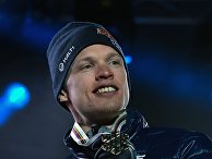 Финский лыжник Ийво Нисканен на церемонии награждения Финский лыжник Ийво Нисканен на церемонии награждения