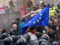 В Грузии произошли столкновения между полицией и демонстрантами В Грузии произошли столкновения между полицией и демонстрантами