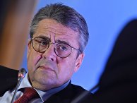 Бывший вице-канцлер Германии Зигмар Габриэль на встрече с журналистами после окончания Германо-Российского форума Бывший вице-канцлер Германии Зигмар Габриэль на встрече с журналистами после окончания Германо-Российского форума