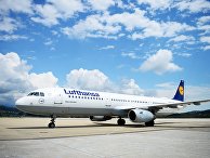 Самолет авиакомпании Lufthansa Самолет авиакомпании Lufthansa